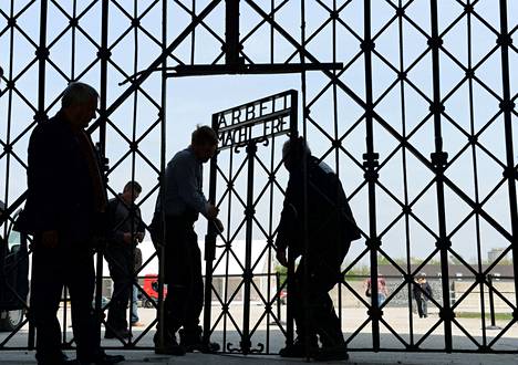 Kuva Dachaun keskitysleirin  portilta vuodelta 2015.