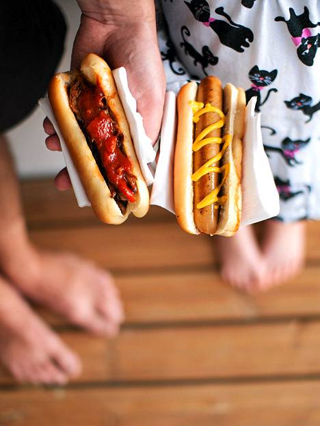 Tee itse, saat paljon paremmat: Hot dog -sämpylät - Kiusauksessa 