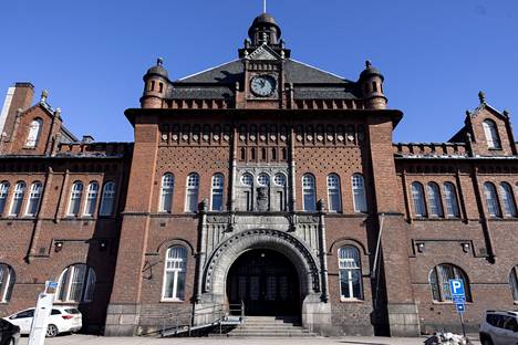 The customs and packing room, designed by Gustaf Nyström, was completed in 1901. The port operations there ceased in the mid-1970s.  The City of Helsinki has leased premises to various companies.