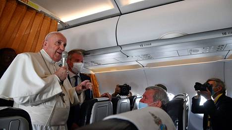 Koronavirus | Paavi Franciscus piikitteli korona­rokote­vastaisia kardinaaleja: ”Yksi heistä, mies­parka, sai virus­tartunnan”