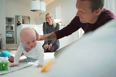 Näin suomalainen perhe on mullistunut 30 vuodessa: perheiden määrä vähenee  ja koko pienenee - Kotimaa 