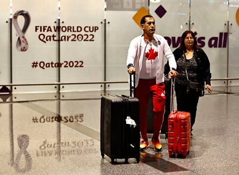 Dohan lentokentällä on riittänyt jalkapallofaneja viime päivinä.