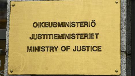 Oikeusministeriö sai myöhässä valmiiksi kansallisen lakiesityksensä EU:n Whistleblower-direktiivin täytäntöönpanosta Suomessa.