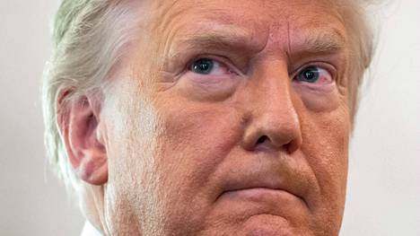 Yhdysvallat | Kysely: Enemmistö yhdys­valtalaisista haluaa Trumpin lähtevän ennen aikojaan