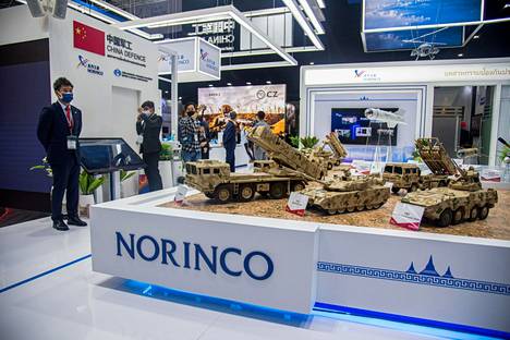 Kiinan valtio-omisteista puolustusteollisuusyritystä Norincoa syytetään aseiden myymisestä Venäjälle. Kuvassa Norincon osasto puolustusmessuilla Thaimaassa elokuussa 2022.