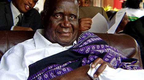 Sambia | Vapaus­taistelijana tunnettu Sambian ex-johtaja Kenneth Kaunda kuoli 97 vuoden iässä – Maahan julistettiin kolmen viikon suruaika, jolloin huvittelu on kielletty