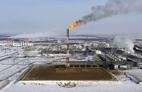 Sodan aiheuttamia kustannuksia Venäjän taloudelle ei tiedetä, ja niitä on vaikea arvioida. Kuvassa Venäjän öljy-yhtiön Rosneftin öljykenttä Siperiassa Krasnojarskin kaupungin pohjoispuolella vuonna 2015.