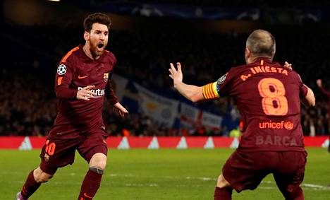 Lionel Messi ja Andres Iniesta juhlivat Barcelonan tasoitusta.