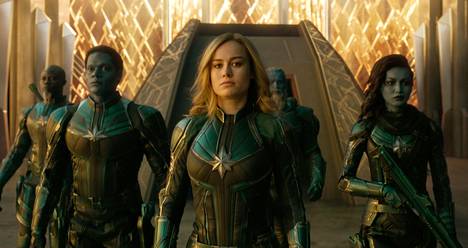 Brie Larson (kesk.) on pääosassa supersankarielokuvassa Captain Marvel.
