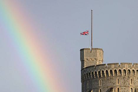 At Windsor Castle, the flag was lowered to half-mast.