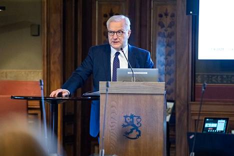 Suomen Pankin pääjohtaja Olli Rehn esitteli Suomen talousnäkymiä hallituksen budjettiriihessä tiistaina. 