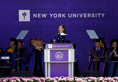Marin piti New York Universityn valmistujaisseremonian pääpuheen. 