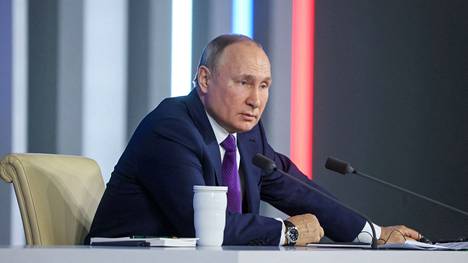 Venäjän presidentti Vladimir Putin piti torstaina vuotuisen suuren lehdistötilaisuutensa. Hän sanoi muun muassa, että Naton laajentuminen on osa lännen valtavaa virhettä.