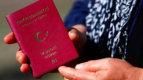 Rikosepäilyt | STT:n tiedot: Suomen Ankaran-suurlähetystön viisumi­kaupan yhtenä epäiltynä entinen auton­kuljettaja, jonka erivapaudet herättivät lähetystössä huomiota