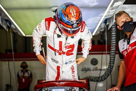 Kimi Räikkönen Turkin kisan varikolla.