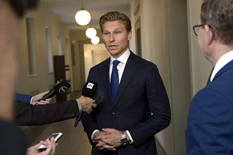 Kokoomuksen edustaja Antti Häkkänen tapasi mediaa eduskuntaryhmän kokouksen jälkeen eduskunnassa Helsingissä 8. syyskuuta 2022.