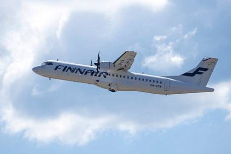 Uusiutuvan lentopolttoaineen hinta on Finnairin mukaan 2-3 kertaa kalliimpaa kuin tavallisen lentopolttoaineen. 