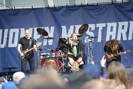Metalliyhtye Battle Beast oli kovassa huudossa Tapparan pukukopissa.