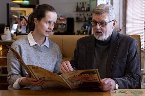 Tytär ja isä. Camilla Bonden jatkaa perheen ravintolan toimintaa. Aimo Bonden on siirtynyt yrityksen hallituksen puheenjohtajaksi.