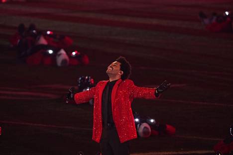 The Weeknd esiintyi helmikuussa Super Bowlin puoliaikashow’ssa.