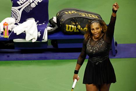 Serena Williams tuuletti avauskierroksen voittoa US Openissa.
