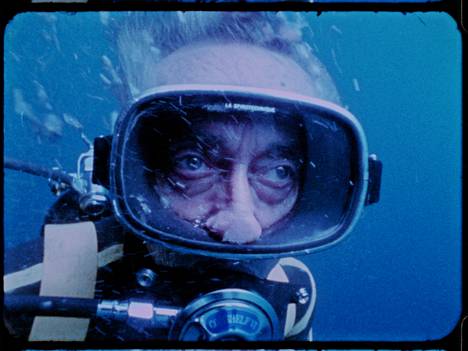 Jacques-Yves Cousteau sukeltamassa vuonna 1970.