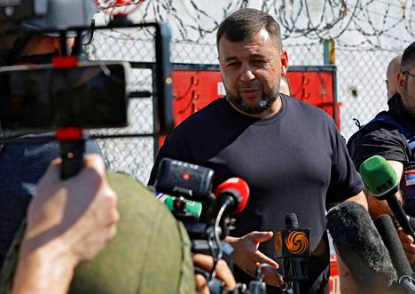 Donetskin niin kutsutun "kansantasavallan" separatistijohtaja Denis Pušilin puhui mediallle Olenivkassa elokuussa.