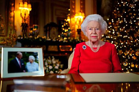 Prinssi Andrew’n sanotaan olevan kuningatar Elisabetin suosikkilapsi. Kuvassa kuningatar pitämässä perinteistä joulupäivän puhettaan viime vuonna.