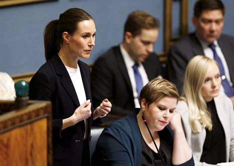 Pääministeri Sanna Marin kertoi Ylen Radio Suomessa, ettei hän ole käynyt läpi uusia ohjeistuksia ministerien puhelinten käytöstä Lintilän tapauksen vuoksi.