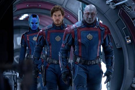 Nebula (Karen Gillan, vas.), Peter Quill (Chris Pratt) ja Drax (Dave Bautista) Guardians of the Galaxy Vol. 3 -elokuvassa.