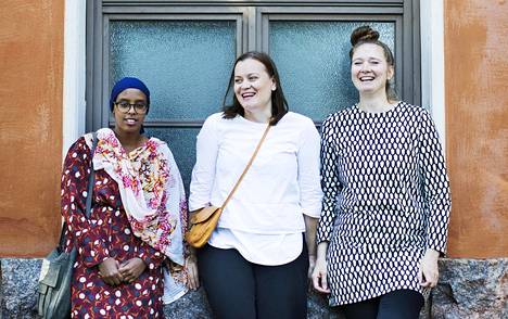 Feministisellä puolueella on kolme keskenään tasavertaista puheenjohtajaa: Warda Ahmed, Katju Aro ja Katriina Rosavaara.