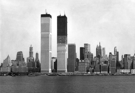 New Yorkin länsirannalle runsaan vuoden kuluttua valmistuva World Trade Center on yli 400 metrin korkuisena kaupungin uusi tunnus Vapauden patsaan lisäksi.