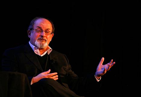 Salman Rushdie puhumassa työstään lokakuussa 2009 New Yorker -festivaaleilla New Yorkissa, Yhdysvalloissa.