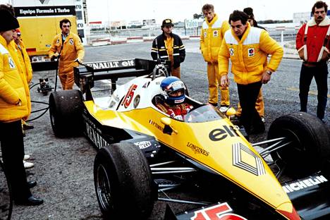 Patrick Tambay F1-autossaan vuonna 1983.
