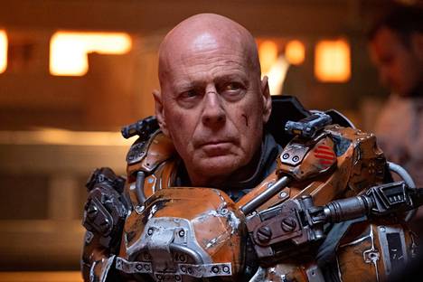 Yksi viime vuonna julkaistuista Bruce Willisin elokuvista oli scifi-seikkailu Cosmic Sin.