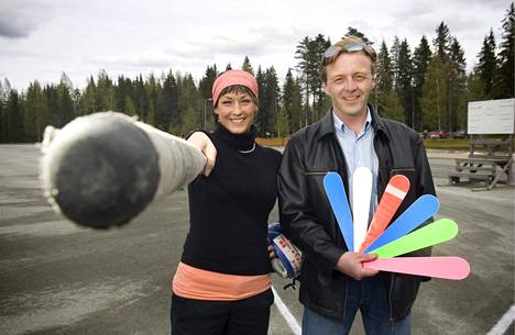 In the 2007 season, Jerry Stenberg was the game director of Hämeenkyrö Räpsä. Captain Nina Taipale is also in the photo.