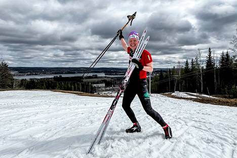 Jyväskyläläinen kilpahiihtäjä ja hiihtovalmentaja Ida Meriläinen, 28, hiihti lauantaina tuhat nousumetriä. Se tarkoitti kymmentä nousua Laajavuoren huipulle.