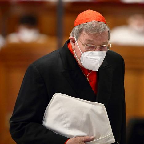 Kardinaali George Pell kuvattuna messussa Vatikaanin Pietarinkirkossa huhtikuussa 2022.