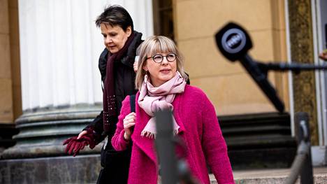 Suojavarusteet | Suomi ei ollut riittävästi varautunut koronavirukseen, sanovat ministeri Pekonen ja STM:n kansliapäällikkö Varhila