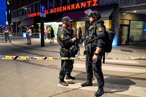 Poliisi eristi ampumavälikohtauksen jälkeen baarialuetta Oslon keskustassa varhain lauantaina.