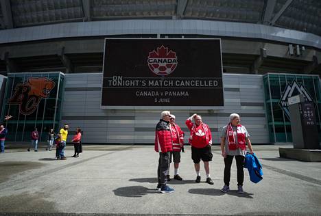 Kanadalaiset jalkapallokannattajat joutuivat pettymään, kun sunnuntainen Panama-maaottelu peruttiin Vancouverissa alle kaksi tuntia ennen aloituspotkua.