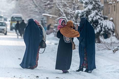Taleban-hallinto on puuttunut muuan muassa siihen, miten naisten tulisi pukeutua julkisilla paikoilla.