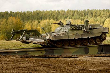 Suomi lähettää Ukrainaan kolme Leopard-raivauspanssarivaunua.