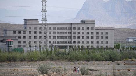 Kiina kertoi ensimmäisten uiguurien ”valmistuneen” uudelleen­koulutus­leireiltä