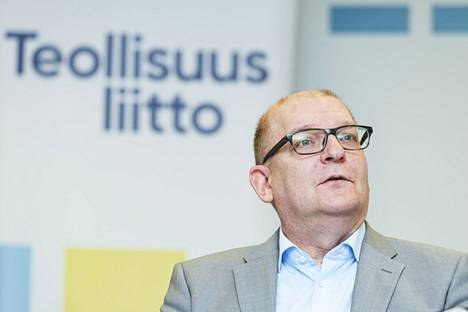 Teollisuusliiton puheenjohtaja Riku Aalto.