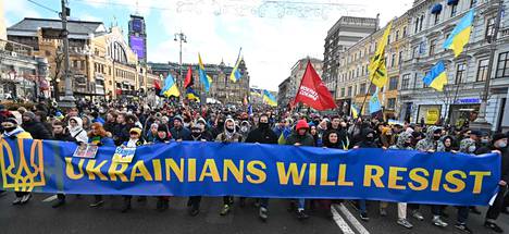 Ukrainalaiset osoittivat 12. helmikuuta puolustustahtoaan Kiovassa.