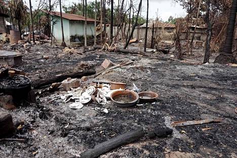 31. elokuuta 2017 otetussa kuvassa näkyvät  poltetun talon jäänteen Myo Thu Gyin kylässä pohjoisessa Rakhinessa.