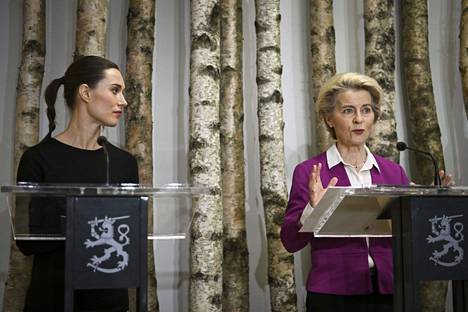 Euroopan komission puheenjohtaja Ursula von der Leyen keskusteli torstaina Espoossa metsistä. Vasemmalla pääministeri Sanna Marin.