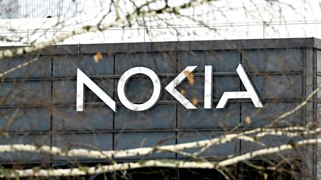 Nokian suunnitelmissa on HS:n tietojen mukaan karsia Suomessa enimmillään satoja työpaikkoja. Määrä täsmentyy lähiaikoina. 