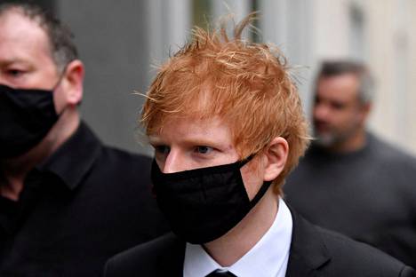 Ed Sheeran saapui keskiviikkona aamulla Lontoossa oikeuteen, jossa käsitellään hänen hittiään koskevia kopiointisyytöksiä.